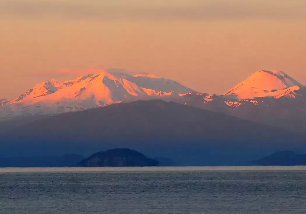 499024-sunset-over-lake-taupo-new-zealand